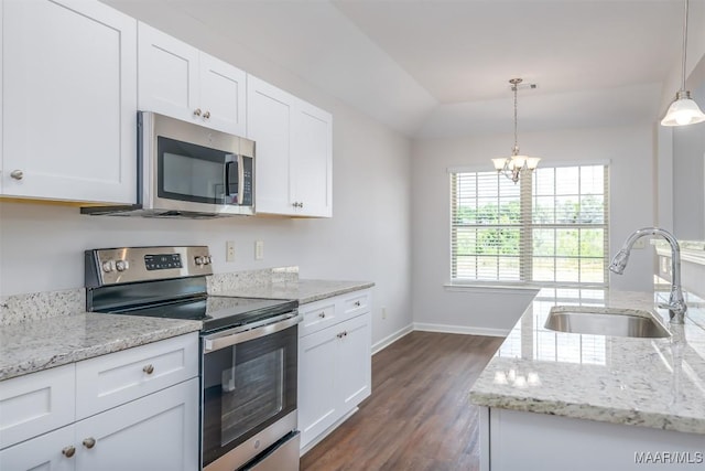 2043 Dawsons Mill Loop, Prattville, AL 36067 - kitchen featuring stainless steel appliances, a sink, baseboards, dark wood-type flooring, and a chandelier