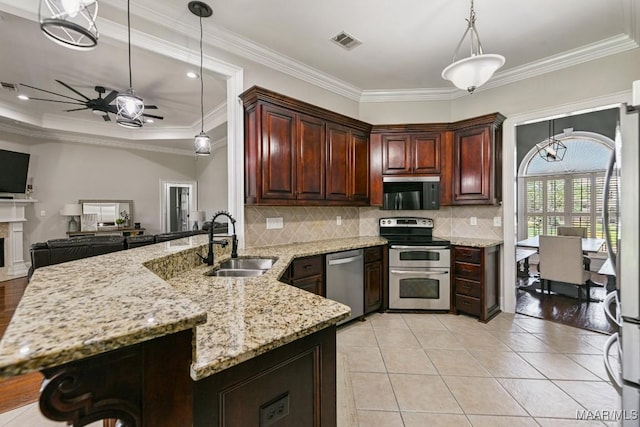 541 Jasmine Trl, Prattville, AL 36066 - kitchen featuring appliances with stainless steel finishes, a sink, ceiling fan, a peninsula, and backsplash