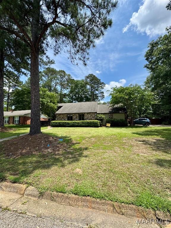 215 W Castlewood Dr, Selma, AL 36701