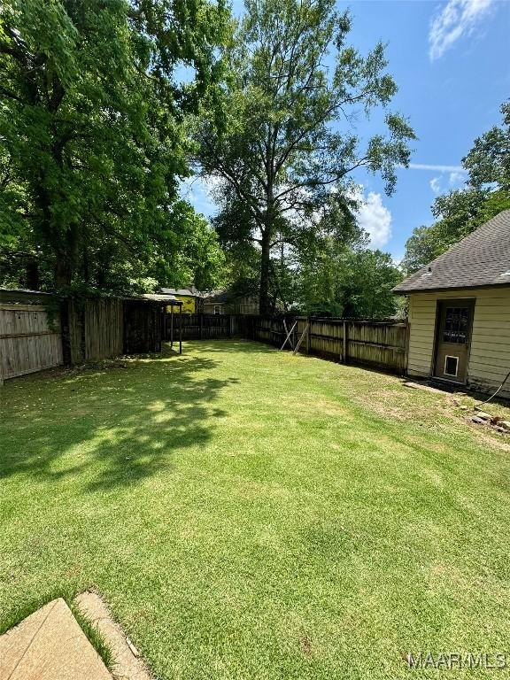 215 W Castlewood Dr, Selma, AL 36701 - view of yard