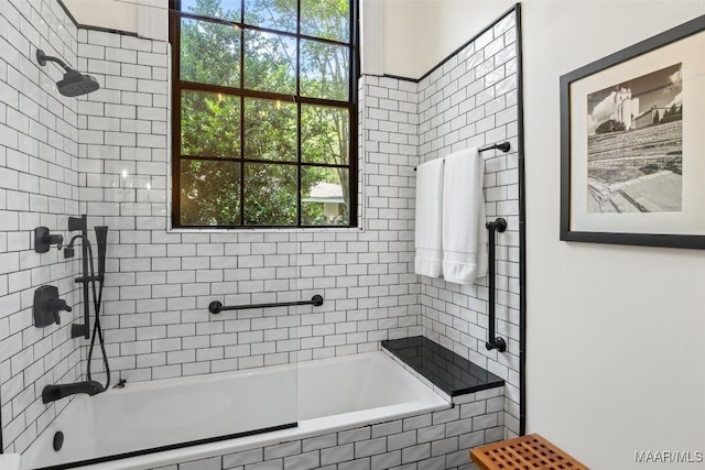 1533 Gilmer Ave, Montgomery, AL 36104 - bathroom featuring healthy amount of natural light and tiled shower / bath