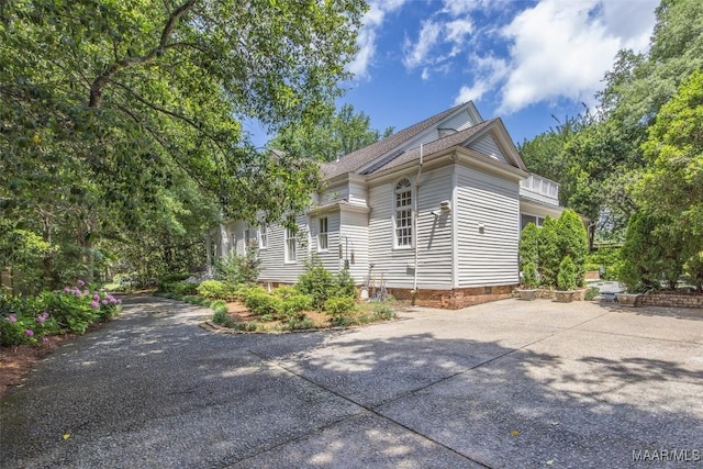1533 Gilmer Ave, Montgomery, AL 36104 - view of side of home with driveway