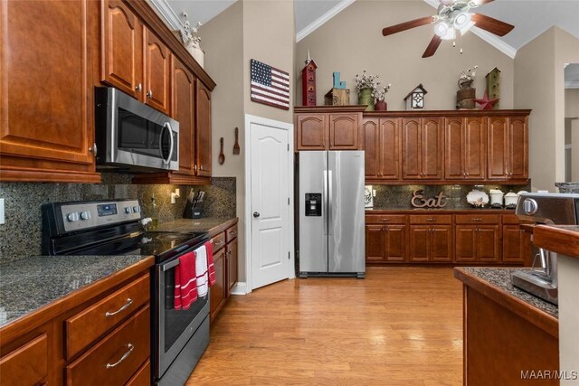 512 Golson Rd, Prattville, AL 36067 - kitchen with appliances with stainless steel finishes, light wood-style floors, crown molding, ceiling fan, and backsplash