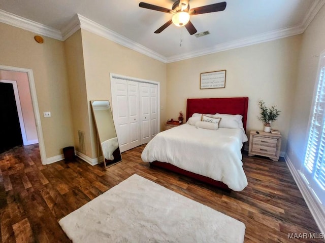 103 River Chase Ct, Wetumpka, AL 36092 - bedroom featuring wood finished floors, ornamental molding, baseboards, a closet, and a ceiling fan