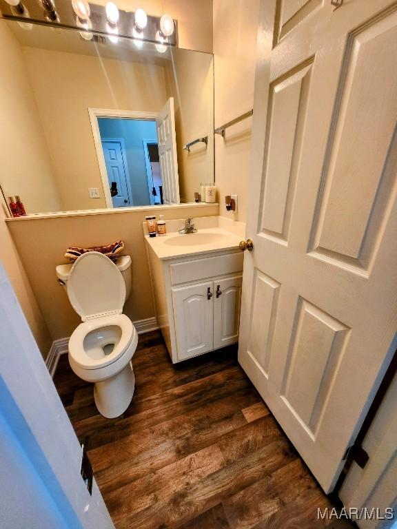 103 River Chase Ct, Wetumpka, AL 36092 - bathroom with wood finished floors, toilet, and vanity