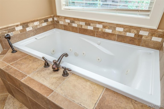8460 Rockbridge Cir, Montgomery, AL 36116 - bathroom featuring a jetted tub