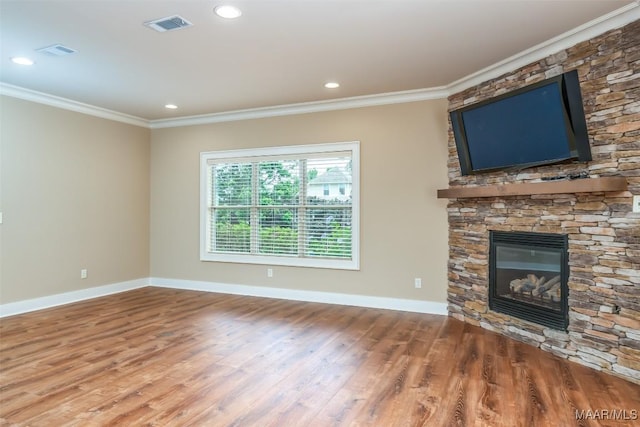 8460 Rockbridge Cir, Montgomery, AL 36116 - unfurnished living room with crown molding, wood finished floors, baseboards, a fireplace, and recessed lighting