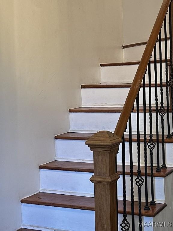 408 W Tuskeena St, Wetumpka, AL 36092 - stairs featuring baseboards