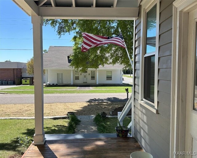 408 W Tuskeena St, Wetumpka, AL 36092 - view of wooden porch