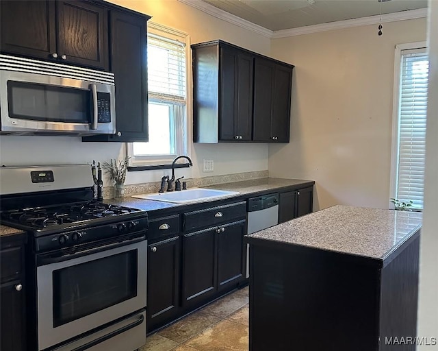 408 W Tuskeena St, Wetumpka, AL 36092 - kitchen featuring appliances with stainless steel finishes, a sink, crown molding, a center island, and dark cabinetry
