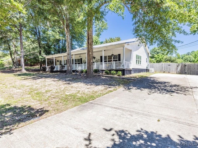 33 Glendale Acres Acres, Eclectic, AL 36024 - view of front of home with covered porch and concrete driveway