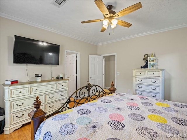 33 Glendale Acres Acres, Eclectic, AL 36024 - bedroom with crown molding, light wood finished floors, and a ceiling fan