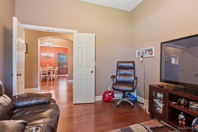 1900 Wyndgate Loop, Montgomery, AL 36117 - living room with arched walkways, wood finished floors, a chandelier, baseboards, and a towering ceiling