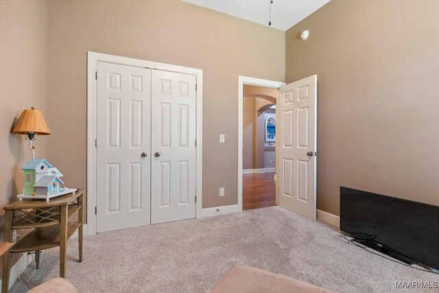 1900 Wyndgate Loop, Montgomery, AL 36117 - carpeted bedroom with a high ceiling, arched walkways, a closet, and baseboards