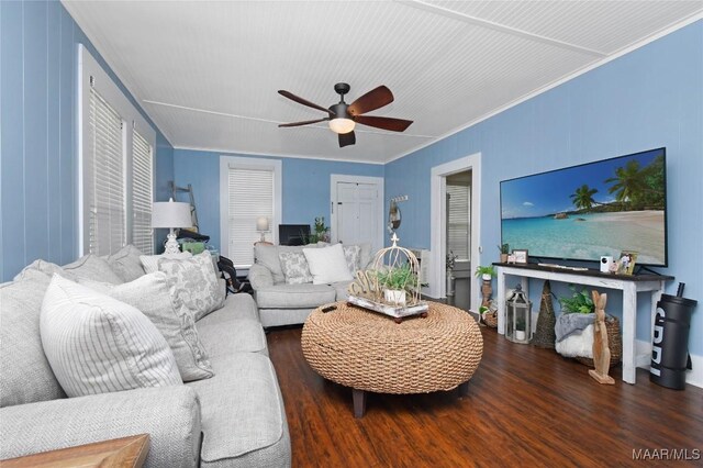 8099 County Road 59, Verbena, AL 36091 - living area with wood finished floors and ceiling fan