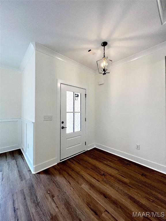 40 Serene Ln, Wetumpka, AL 36093 - entrance foyer featuring crown molding and dark wood finished floors