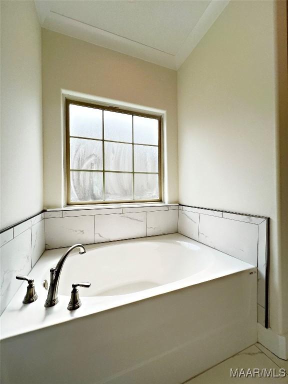40 Serene Ln, Wetumpka, AL 36093 - bathroom featuring a garden tub