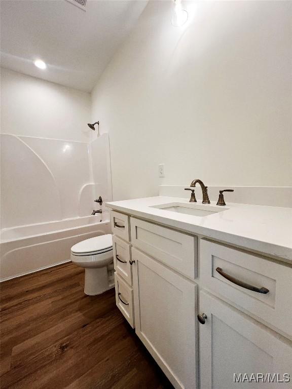 40 Serene Ln, Wetumpka, AL 36093 - full bath featuring vanity, washtub / shower combination, and wood finished floors