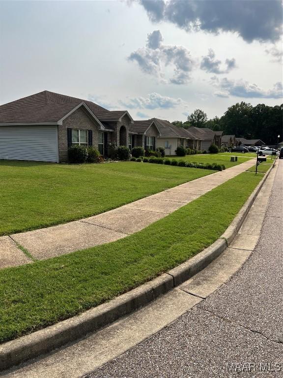 19 High Cotton Ct, Wetumpka, AL 36092 - single story home featuring a front yard