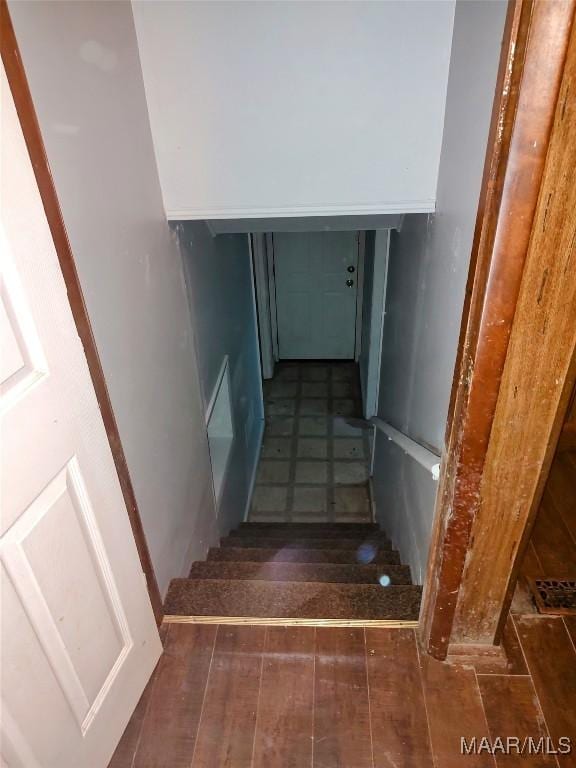 1018 Hillcrest Dr, Weaver, AL 36277 - view of staircase