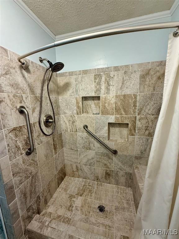 530 Palmquist Dr, Selma, AL 36701 - bathroom featuring crown molding, tiled shower, and a textured ceiling