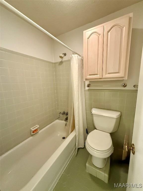 530 Palmquist Dr, Selma, AL 36701 - full bath with shower / bathtub combination with curtain, tile patterned flooring, and tile walls