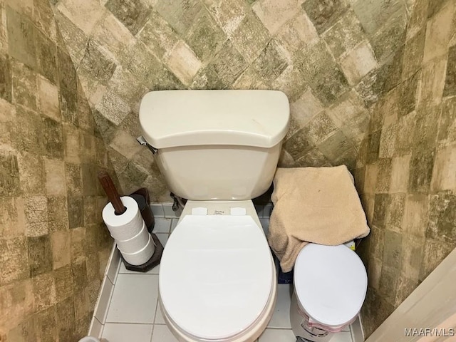 1915 Emerald Mountain Pkwy, Wetumpka, AL 36093 - bathroom view of toilet and tile walls