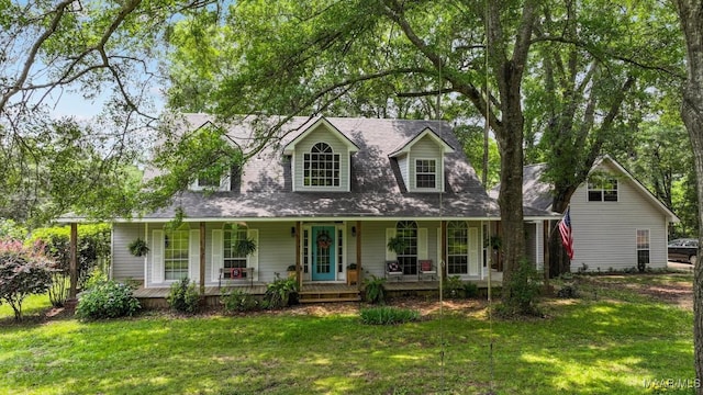 594 Lewis Rd, Deatsville, AL 36022 - new england style home with covered porch and a front lawn