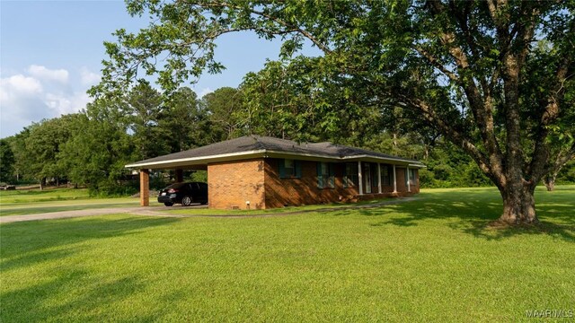 22 Daleview Cir, Sylacauga, AL 35150 - view of side of property with an attached carport and a yard