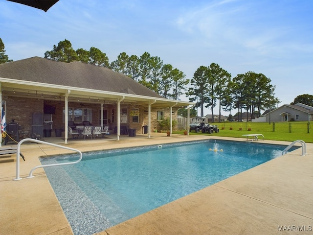 661 Blackberry Rd, Deatsville, AL 36022 - swimming pool with a patio and a diving board