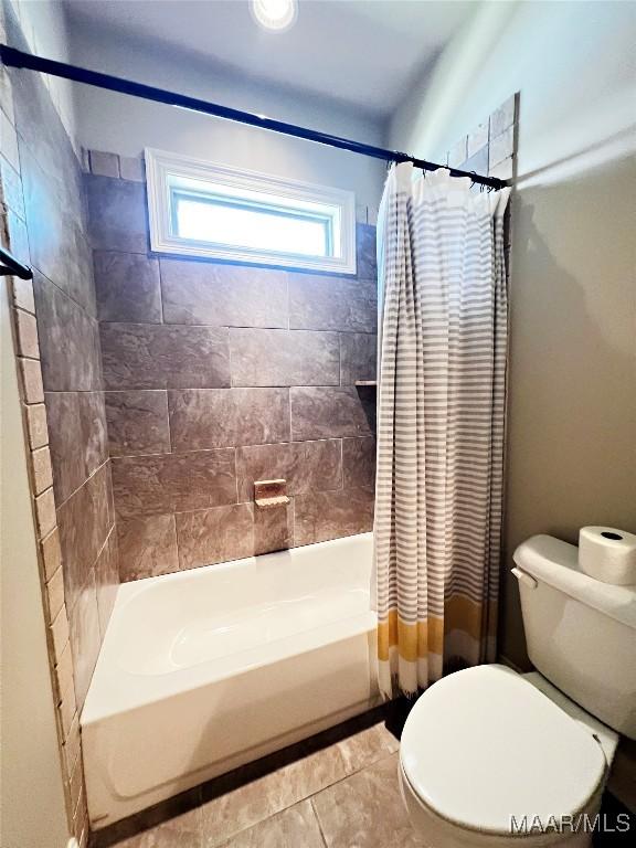 475 Mountain Meadows Ln, Wetumpka, AL 36093 - full bath featuring shower / tub combo with curtain, toilet, and tile patterned flooring
