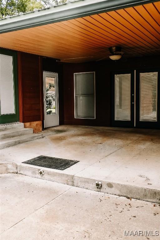813 Lake Region Cir, Wetumpka, AL 36092 - entrance to property featuring ceiling fan
