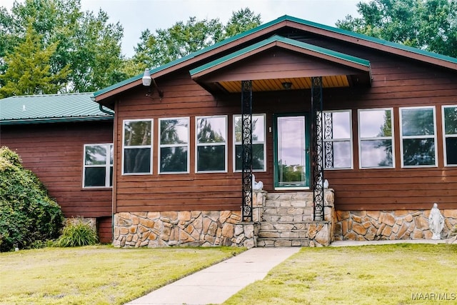 813 Lake Region Cir, Wetumpka, AL 36092 - view of front of house with a front lawn and metal roof