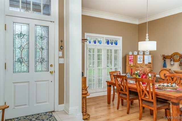 8054 Lakeridge Dr, Montgomery, AL 36117 - dining space with ornamental molding