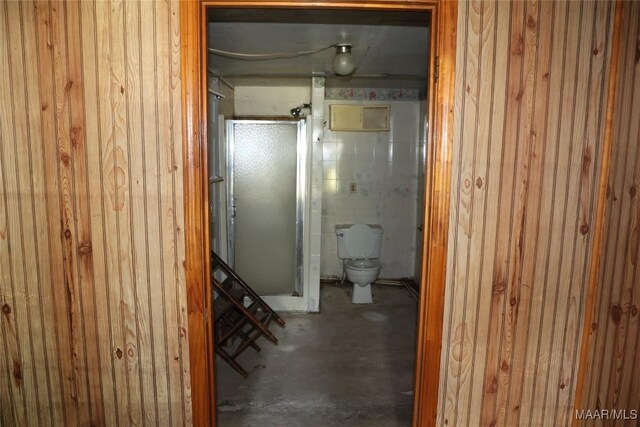 2612 Harris St, Selma, AL 36701 - full bath featuring a stall shower, toilet, and concrete floors