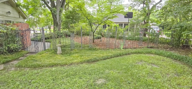 2728 Oxford Dr, Montgomery, AL 36111 - view of yard