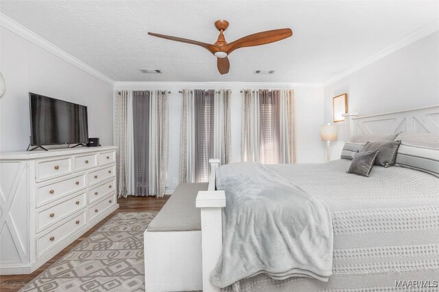 28 Lake Region Dr, Wetumpka, AL 36092 - bedroom featuring ornamental molding, light wood-style flooring, and ceiling fan
