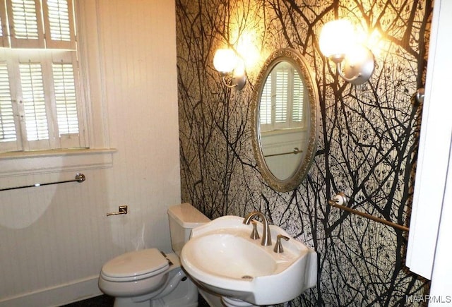 812 E Fairview Ave, Montgomery, AL 36106 - half bathroom featuring a sink and toilet
