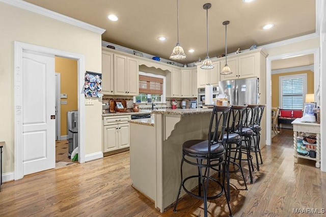 18490 US Highway 31st Rd, Clanton, AL 35045 - kitchen with stainless steel appliances, a kitchen breakfast bar, crown molding, light wood finished floors, and recessed lighting