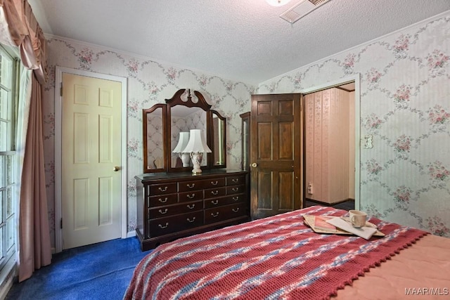 76 Willow Springs Rd, Wetumpka, AL 36093 - carpeted bedroom featuring wallpapered walls, a textured ceiling, and crown molding