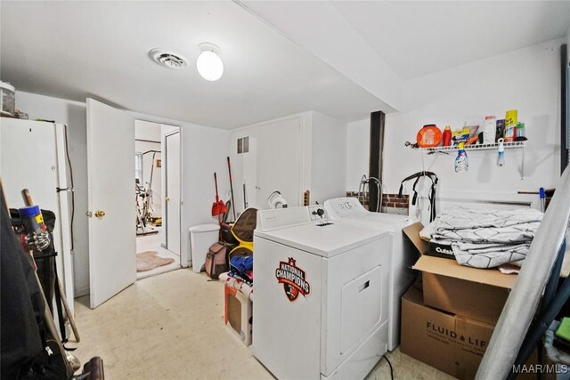 901 Green Forest Dr, Montgomery, AL 36109 - laundry room featuring washing machine and clothes dryer
