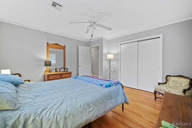 901 Green Forest Dr, Montgomery, AL 36109 - bedroom featuring crown molding, wood finished floors, a closet, and a ceiling fan