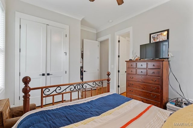 493 Lake Ridge Rd, Hope Hull, AL 36043 - bedroom with a closet, a ceiling fan, and crown molding