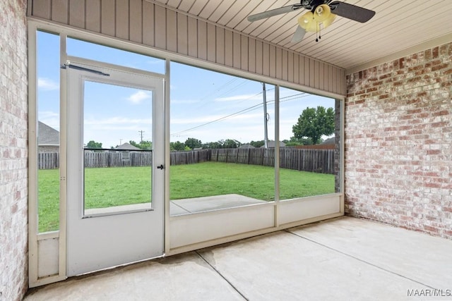 12 Crescent Ridge Ct, Deatsville, AL 36022 - unfurnished sunroom with ceiling fan