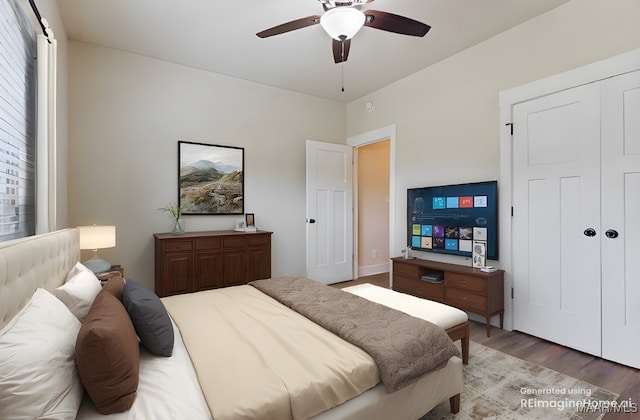 12 Crescent Ridge Ct, Deatsville, AL 36022 - bedroom featuring wood finished floors, a ceiling fan, and a closet