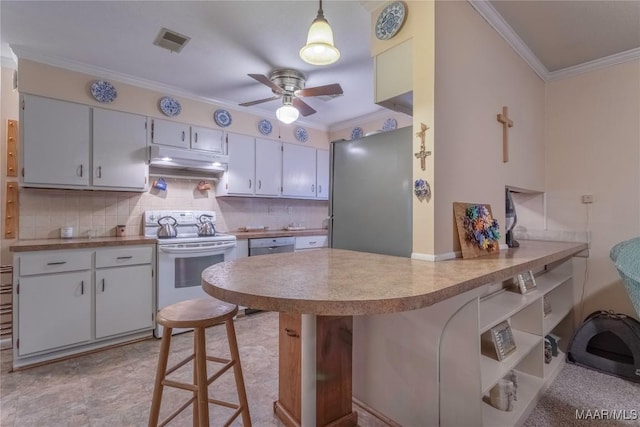 3748 Jasmine Hill Rd, Wetumpka, AL 36093 - kitchen featuring white range with electric cooktop, under cabinet range hood, a peninsula, a ceiling fan, and freestanding refrigerator