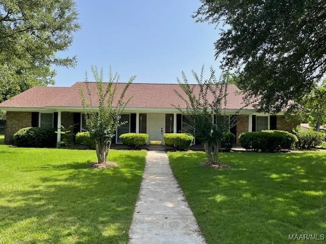 2300 Wentworth Dr, Montgomery, AL 36106 - ranch-style home with a front lawn