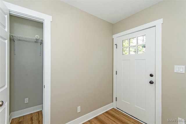 11056 Central Plank Rd, Eclectic, AL 36024 - foyer featuring light wood-type flooring and baseboards