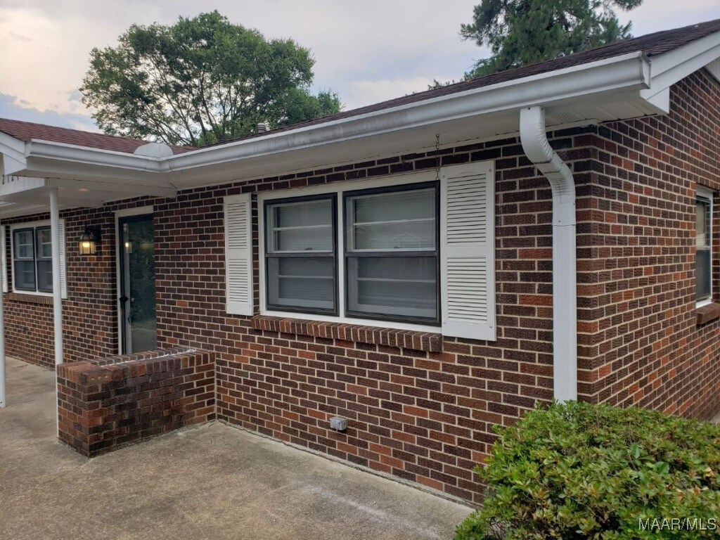 2124 Yarbrough Cir, Montgomery, AL 36110 - photo 2