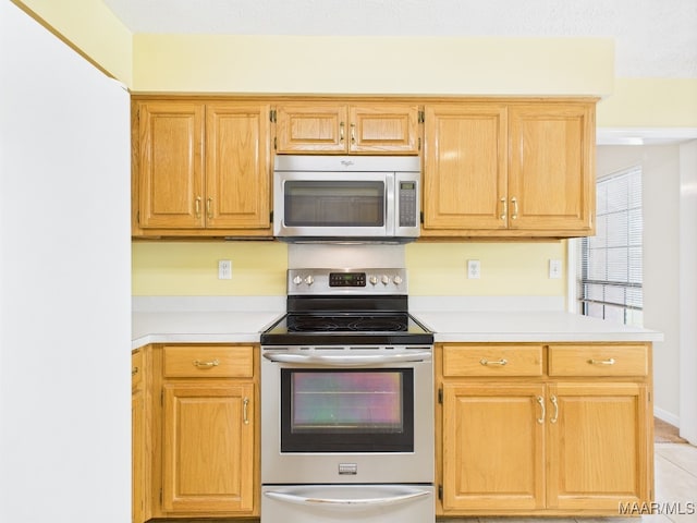 508 Mossy Oak Rdg, Prattville, AL 36066 - kitchen featuring stainless steel appliances, light countertops, and light tile patterned floors